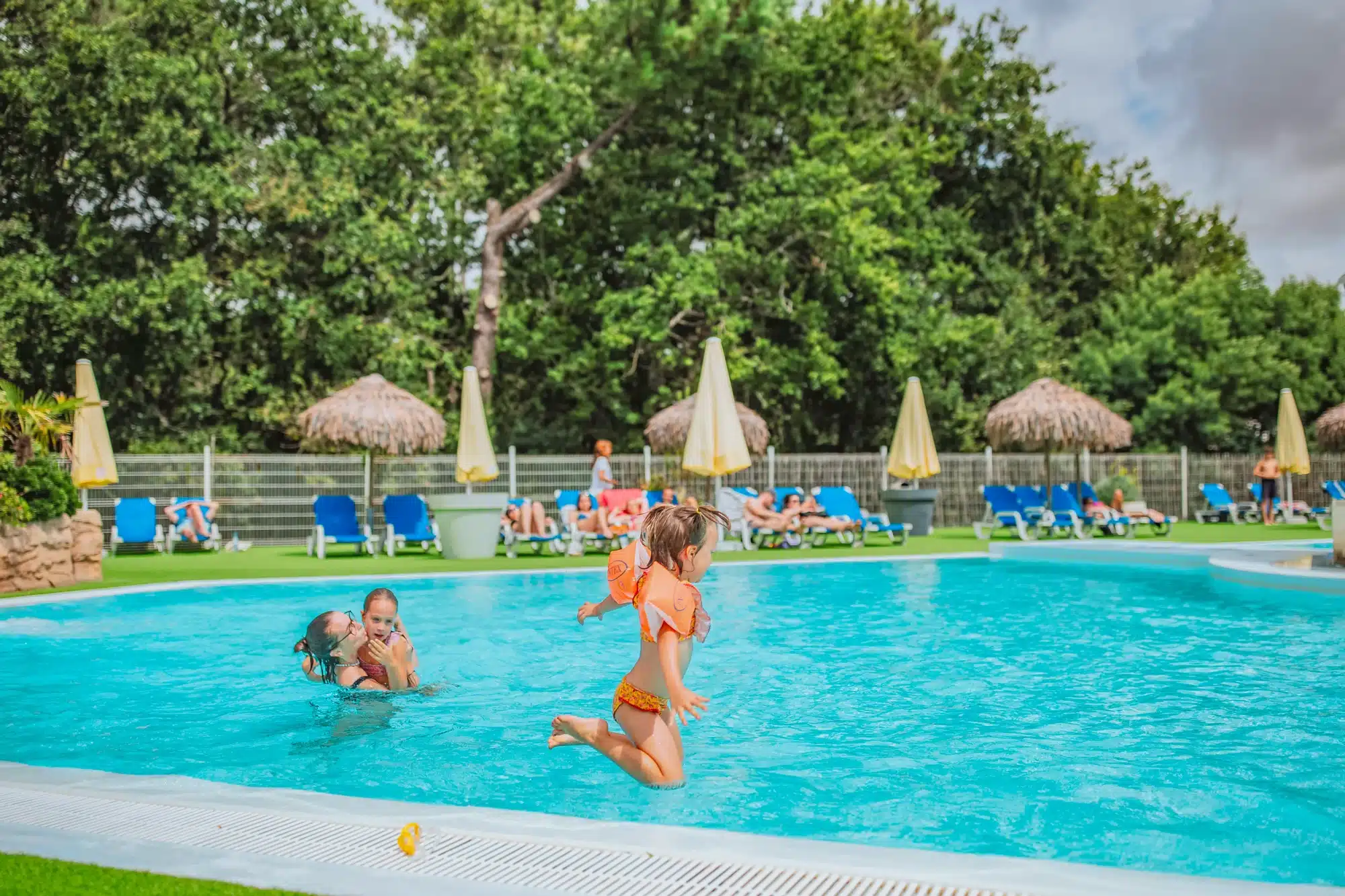 camping pool gironde